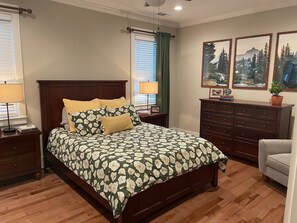 4 habitaciones, tabla de planchar con plancha, wifi y ropa de cama