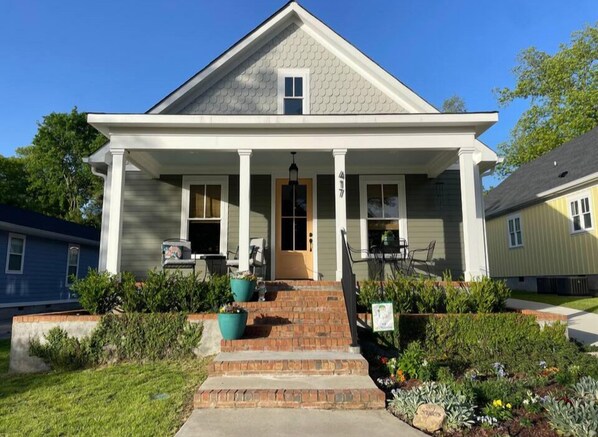 Exterior - Spacious 4-bedroom house with private upstairs suite (North Augusta)