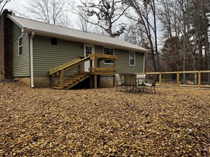 Terrace/patio - Cozy 2-bedroom cabin in charming Lexington with WiFi, AC (Lexington)