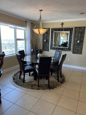 Dining - 	The Ocean Sanctuary is a spectacular beachfront 3-bed condo on Daytona Beach (Daytona Beach)