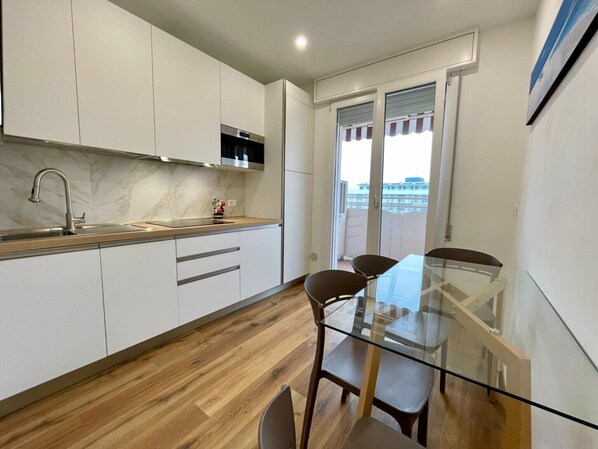 Appartement, 1 chambre, balcon, vue sur la ville | Intérieur