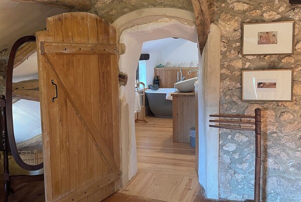 3 bedrooms, iron/ironing board, travel crib, WiFi