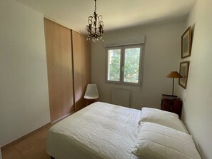 4 chambres, fer et planche à repasser, Wi-Fi