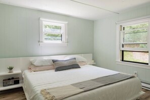 3 bedrooms, desk, iron/ironing board, WiFi - Fire pit | Nearby Beech Mtn | Fast wifi speed (Avery County)