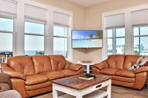 House, Multiple Beds (Windchimes) | Living area