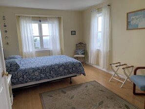 4 bedrooms, iron/ironing board, WiFi, bed sheets - Swallowtail Lighthouse Overlook on Grand Manan - 4 bedrooms available (Grand Manan)
