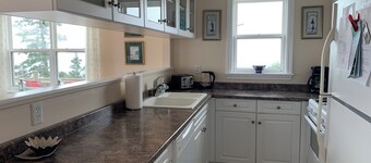 Swallowtail Lighthouse Overlook on Grand Manan - 4 bedrooms available