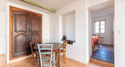 La Maison Vergès - 3 bedrooms - large living room - small garden