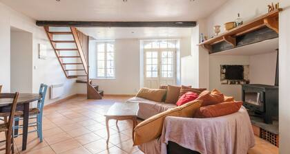 La Maison Vergès - 3 bedrooms - large living room - small garden