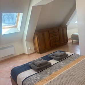 Room - La Maison Vergès - 3 bedrooms - large living room - small garden (Ossun)