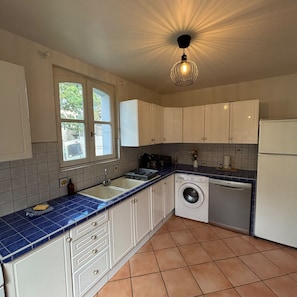 Private kitchen - La Maison Vergès - 3 bedrooms - large living room - small garden (Ossun)