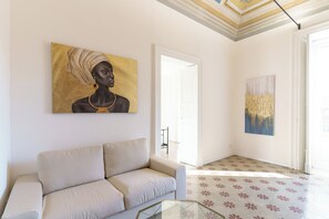 Deluxe Double Room | Blackout drapes, soundproofing, iron/ironing board, free WiFi - KleoSuites (Catania)