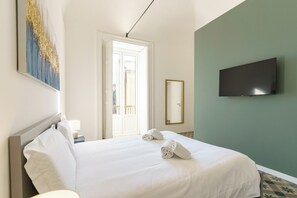 Blackout drapes, soundproofing, iron/ironing board, free WiFi - KleoSuites (Catania)