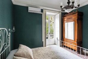 2 bedrooms, iron/ironing board, free WiFi