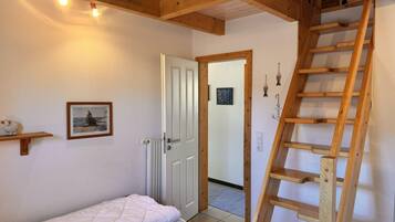 House | 3 bilik tidur, dilengkapkan perabot secara berasingan