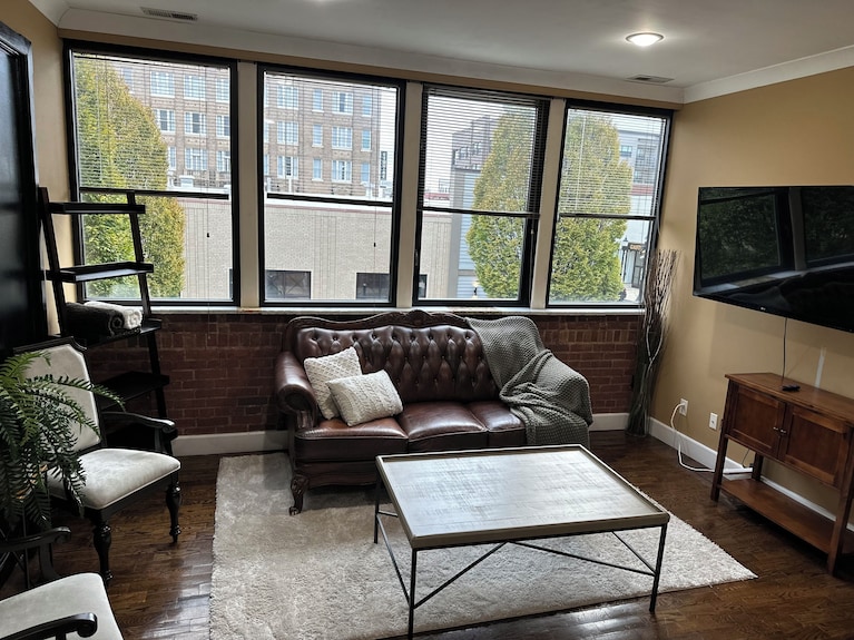 Cozy 2-bedroom Suite W/ King Bed - Gastonia, NC
