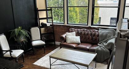 Cozy 2-Bedroom Suite w/ King Bed