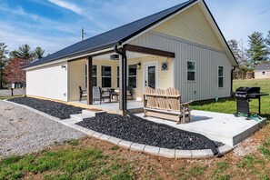 Terrace/patio - White Oak Cottage - Resort Pool, Boat Slip (Burnside)