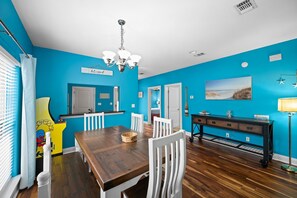 House, Multiple Beds (Coral Retreat) | Dining