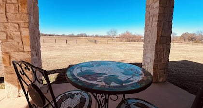 Charming 3 bedroom Farmhouse with amazing views in Whitesboro, Texas.