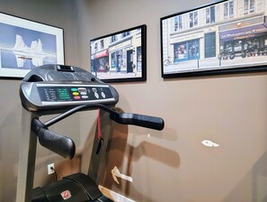 Fitness facility - Charming 2-bedroom house with WiFi, fitness room in nice Edmonton (Edmonton)
