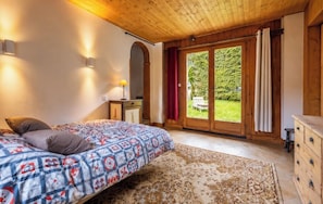4 chambres, fer et planche à repasser, Wi-Fi, draps fournis