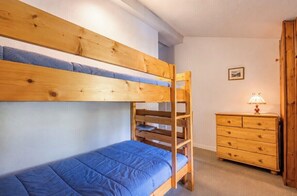 4 chambres, fer et planche à repasser, Wi-Fi, draps fournis