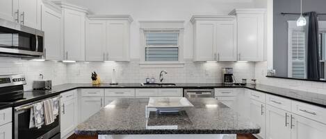 ميكروويف، فرن، موقد طهي مسطح، غسالة أطباق