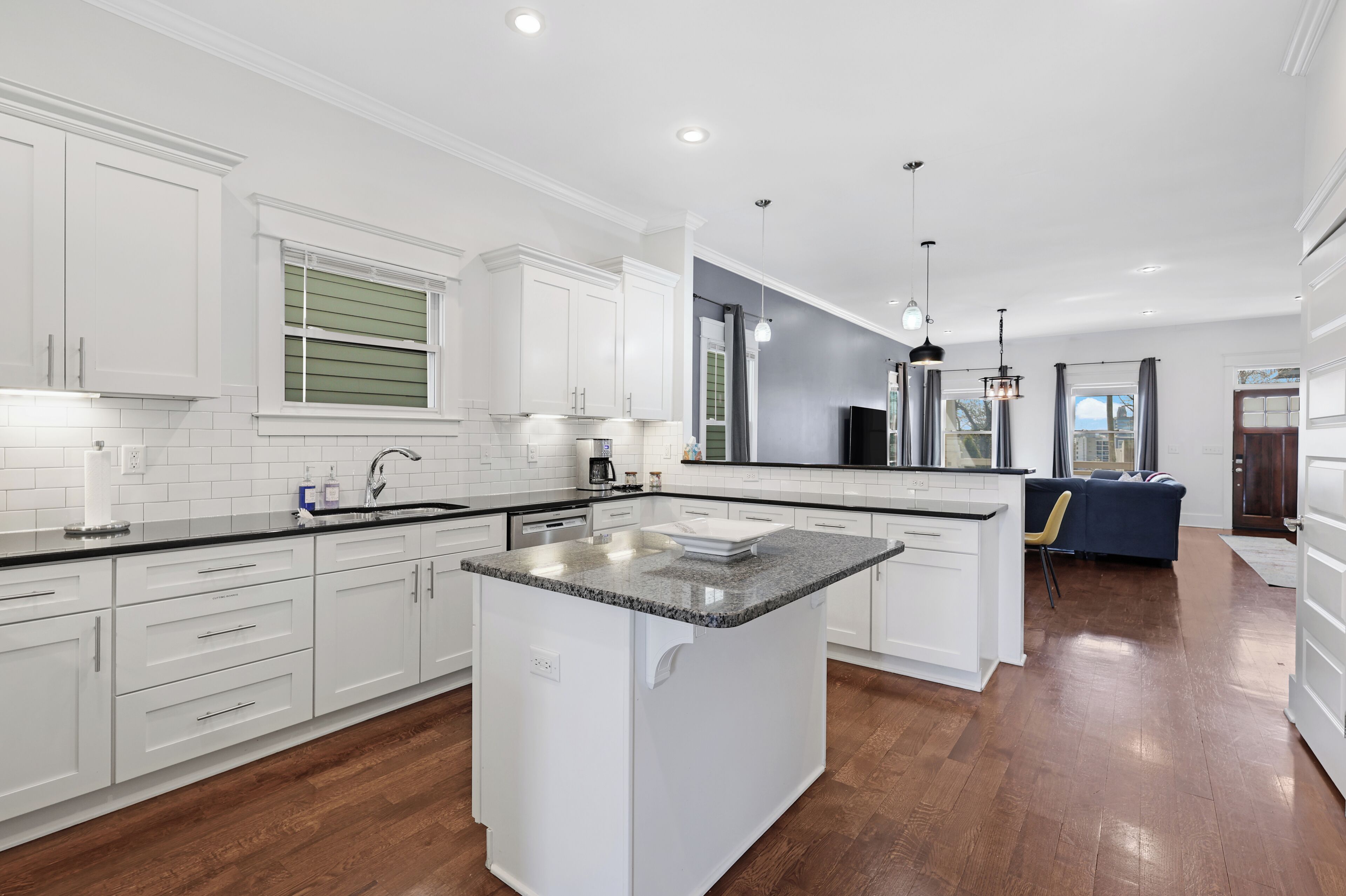 Microondas, horno, parrilla de estufa y lavavajillas 