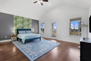 4 habitaciones, escritorio, tabla de planchar con plancha y wifi