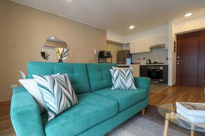 Apartment, 2 Bedrooms (1606) | Living area