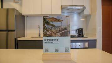 Apartment, 2 Bedrooms (1107) | Private kitchen | Fridge, microwave, oven, cookware/dishes/utensils