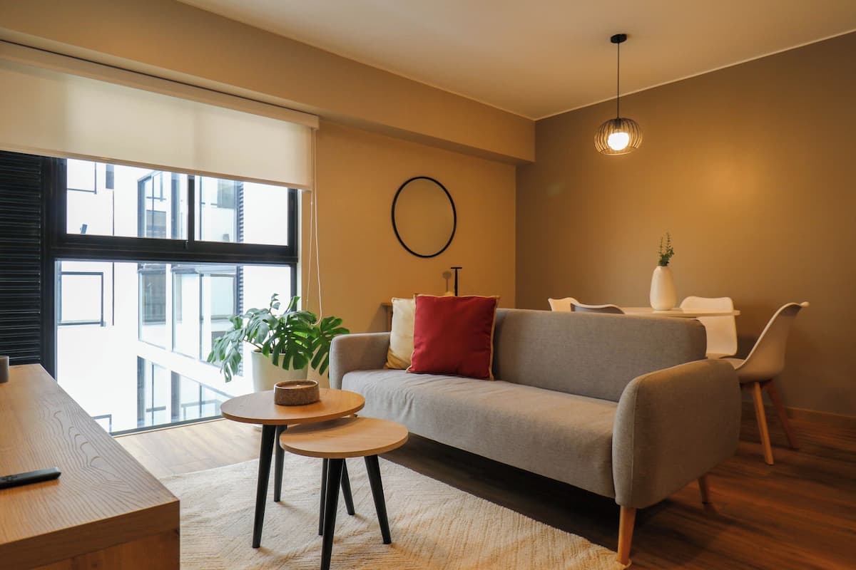 Apartment, 2 Bedrooms (1506) | Living area | 46-inch TV with digital channels