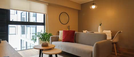 Apartment, 2 Bedrooms (1506) | Living area