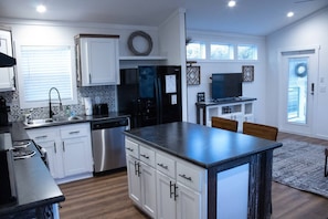 Private kitchen - Hidden Fox Escape - Red Fox (Hays County)