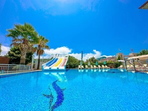 Piscina a l'aire lliure de temporada 