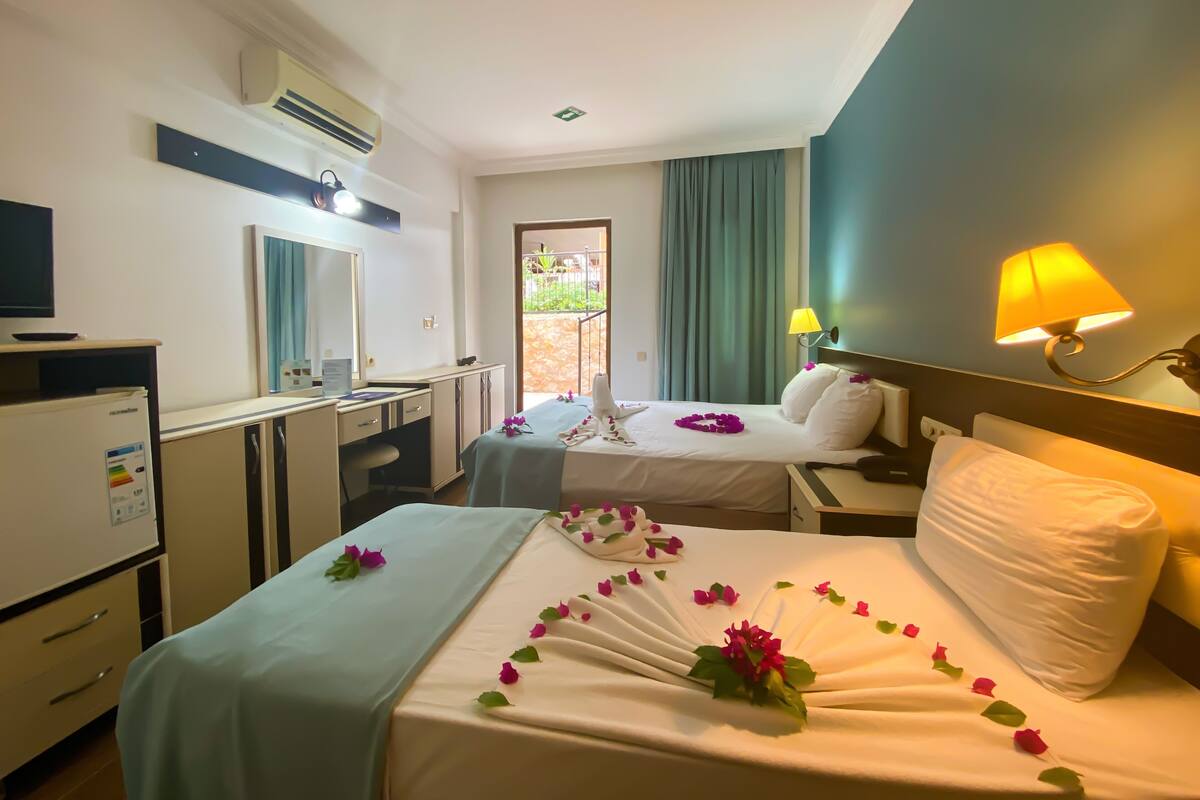 Basic Room, Garden View | Desk, bed sheets