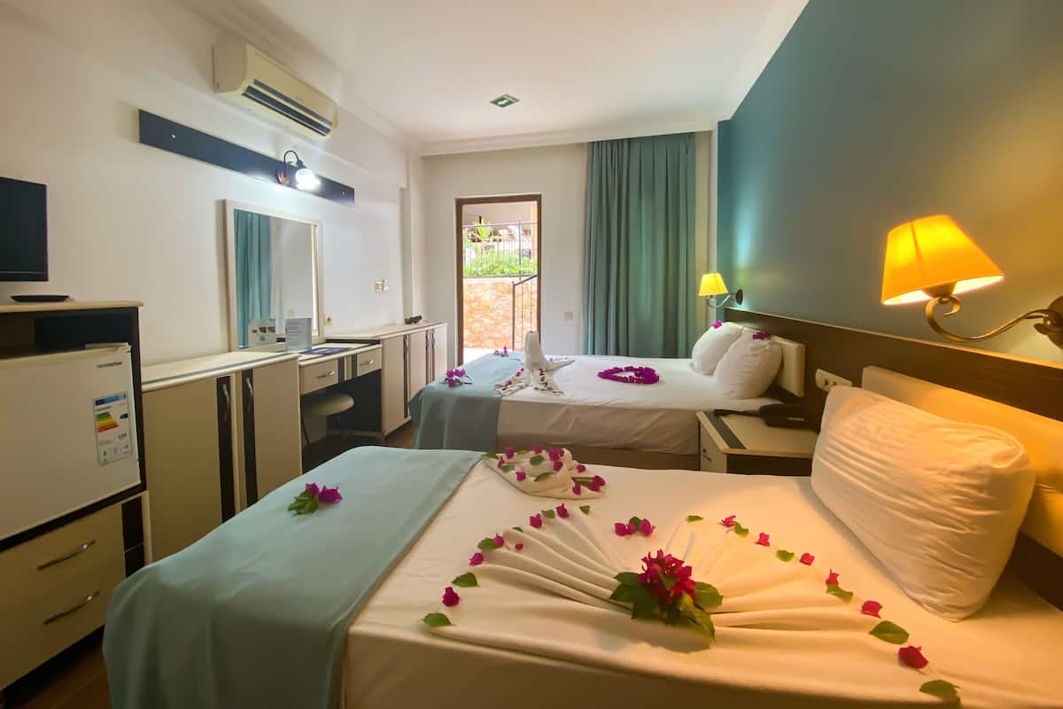 Basic Room, Garden View | 1 bedroom, desk, bed sheets