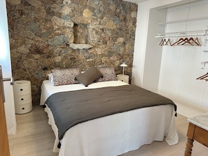 2 chambres, fer et planche à repasser, Wi-Fi, draps fournis