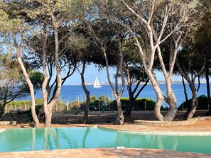 A heated pool - The House on the Beach (Bonifacio)