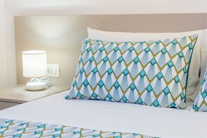 Habitación básica doble | Escritorio, cortinas blackout, insonorización y wifi gratis 