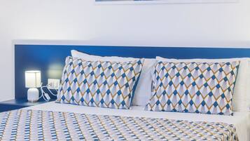 Kamar Deluks | 1 kamar tidur, meja kerja, tirai kedap cahaya, dan kedap suara