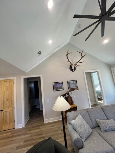 Clear Creek: Sardis Lake- 3 Bedroom Cabin