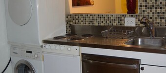 Charming 1-bedroom apartment in marvelous Boulder with gardens all around.