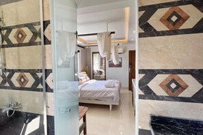 4 habitaciones, tabla de planchar con plancha, wifi y ropa de cama 