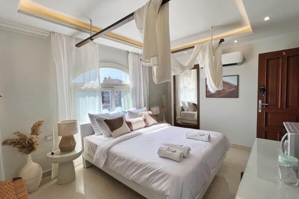 4 bedrooms, iron/ironing board, WiFi, bed sheets - Spacious 4-bedroom apartment with WiFi, AC in fantastic Giza Governorate (Giza Governorate)