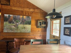 Dining - Nature lovers retreat! Rustic cabin in the woods close to Ellsworth & Bar Harbor (Ellsworth)