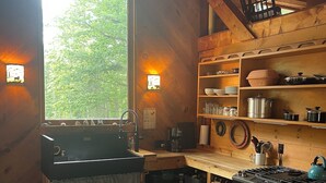 Kaffetrakter/tekoker, kjøleskap, mikrobølgeovn og ovn