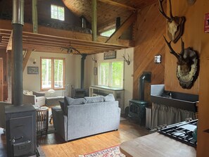 Smart TV, books - Nature lovers retreat! Rustic cabin in the woods close to Ellsworth & Bar Harbor (Ellsworth)