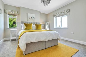 6 bedrooms, iron/ironing board, WiFi, bed sheets